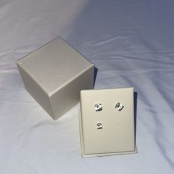 14 Karat 14K White Gold Lab Grown White Sapphire Diamond Earring Set W/1 Missing Piece