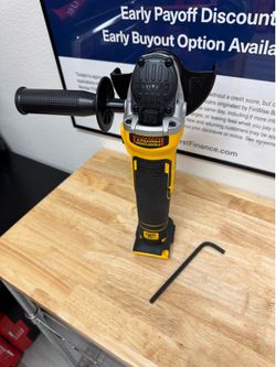 Dewalt 4-1/2” grinder brand new Nuevo