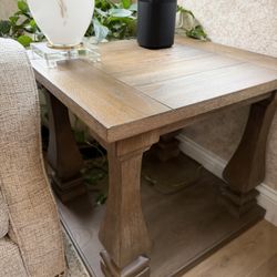 1 Side  Table In Excellent Condition  Mathis brother 