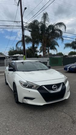 2017 Nissan máxima