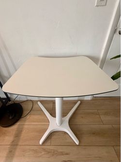 Pneumatic Adjustable Standing Desk