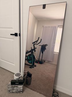 LULULEMON STUDIO MIRROR