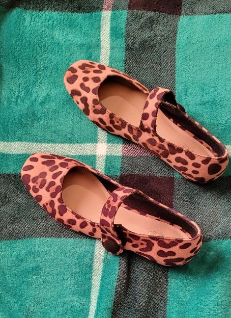 NWOT WOMENS CATO LEOPARD PRINT FLAT SHOES SIZE 7
