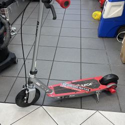 Razor Black Label E100 Electric Scooter for Kids Ages 8+ and up to 120 1bs, Up to 10 mph, Power Core High-Torque Hub Motor