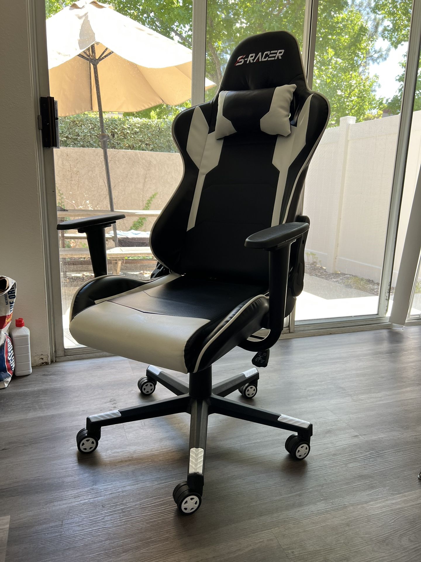 S Racer gaming chair ergonomic and adjustable for Sale in Irvine, CA
