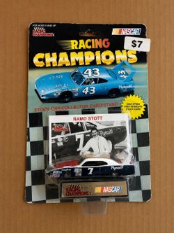 Racing Champions NASCAR Legends – Ramo Stott #7 Plymouth Superbird (1991) 1:64 Diecast