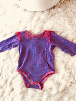 Adorable baby clothes size 9 months