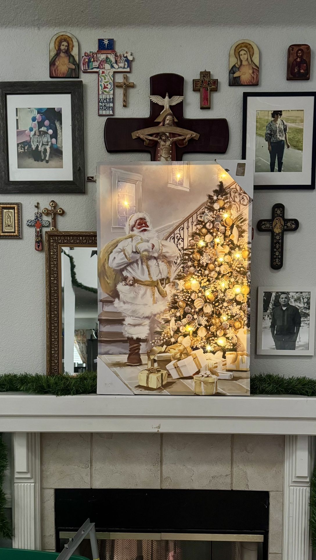 Christmas Canvas And Other Decor