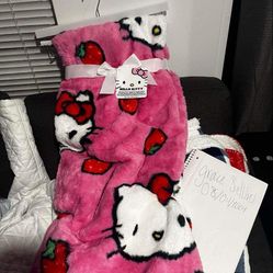 READ DISCRIPTION Hello kitty blanket 