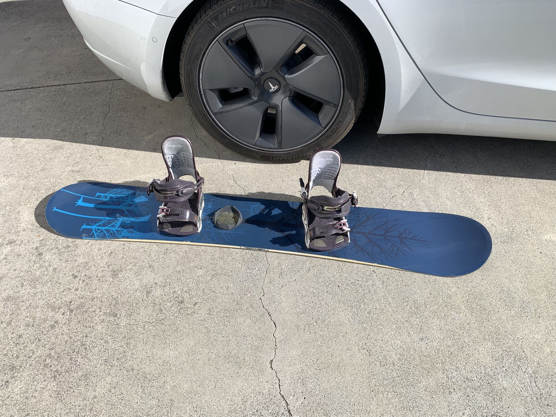 K2 Luna Snowboard 150 cm with Ride med/lrg size bindings