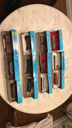 12x Athearn HO rolling stock