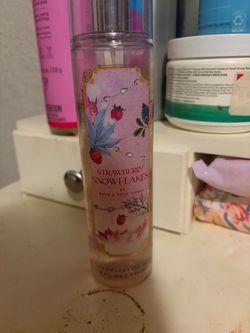 Bath & Body Works Strawberry Snowflakes Fine Fragrance Mist