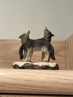 Wolves Resin Art Figurine