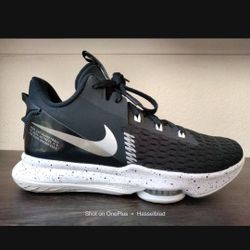 Le Bron James Nike Bball Shoes. 