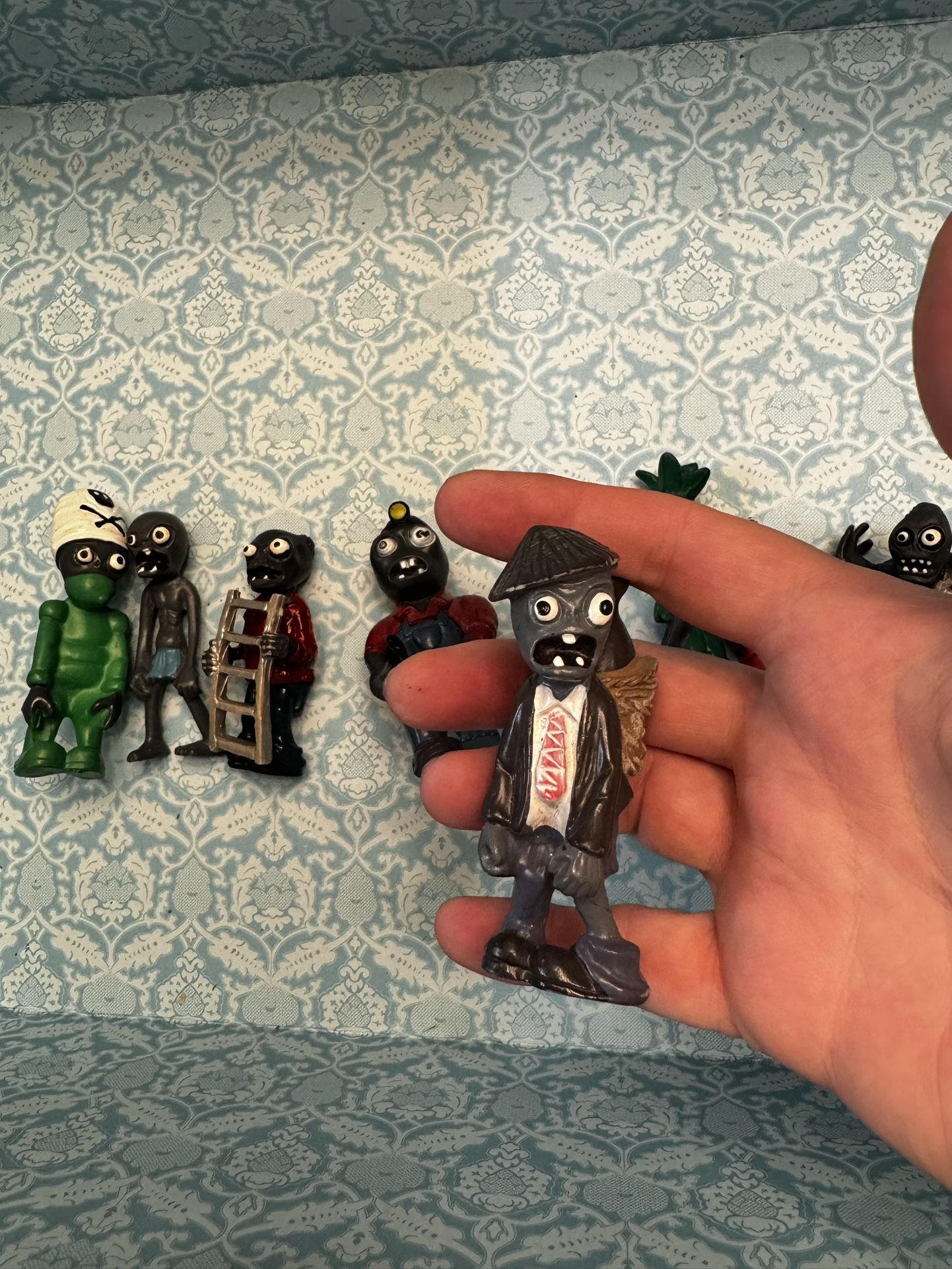 Plants vs. Zombie Figurine Set