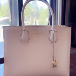 Michael Kors Purse (Light Pink )