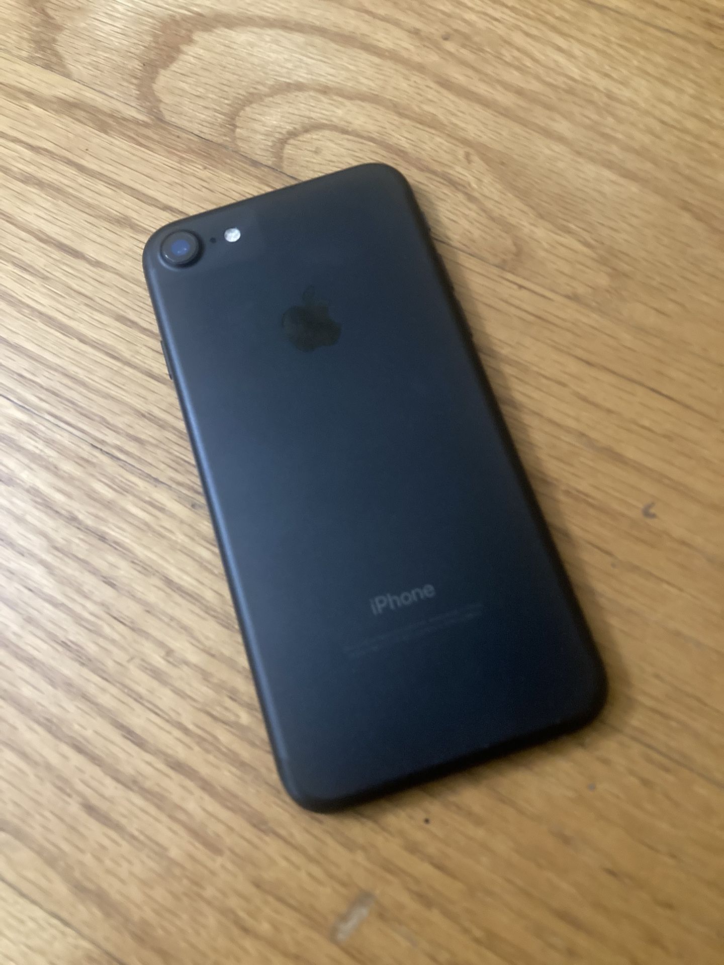 iPhone 7 Mint Condition With Box