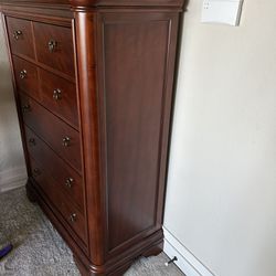 Excellent Condition- 6 Drawer Dresser MUST GO