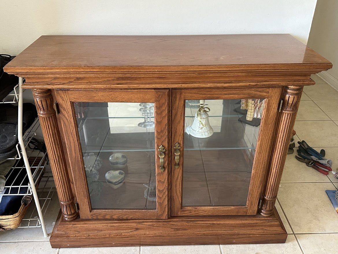 Solid Oak Lighted Display Cabinet / Curio – $140