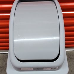 Trash Can With Lid