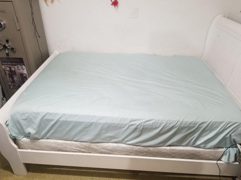 Full size bed frame and spring box