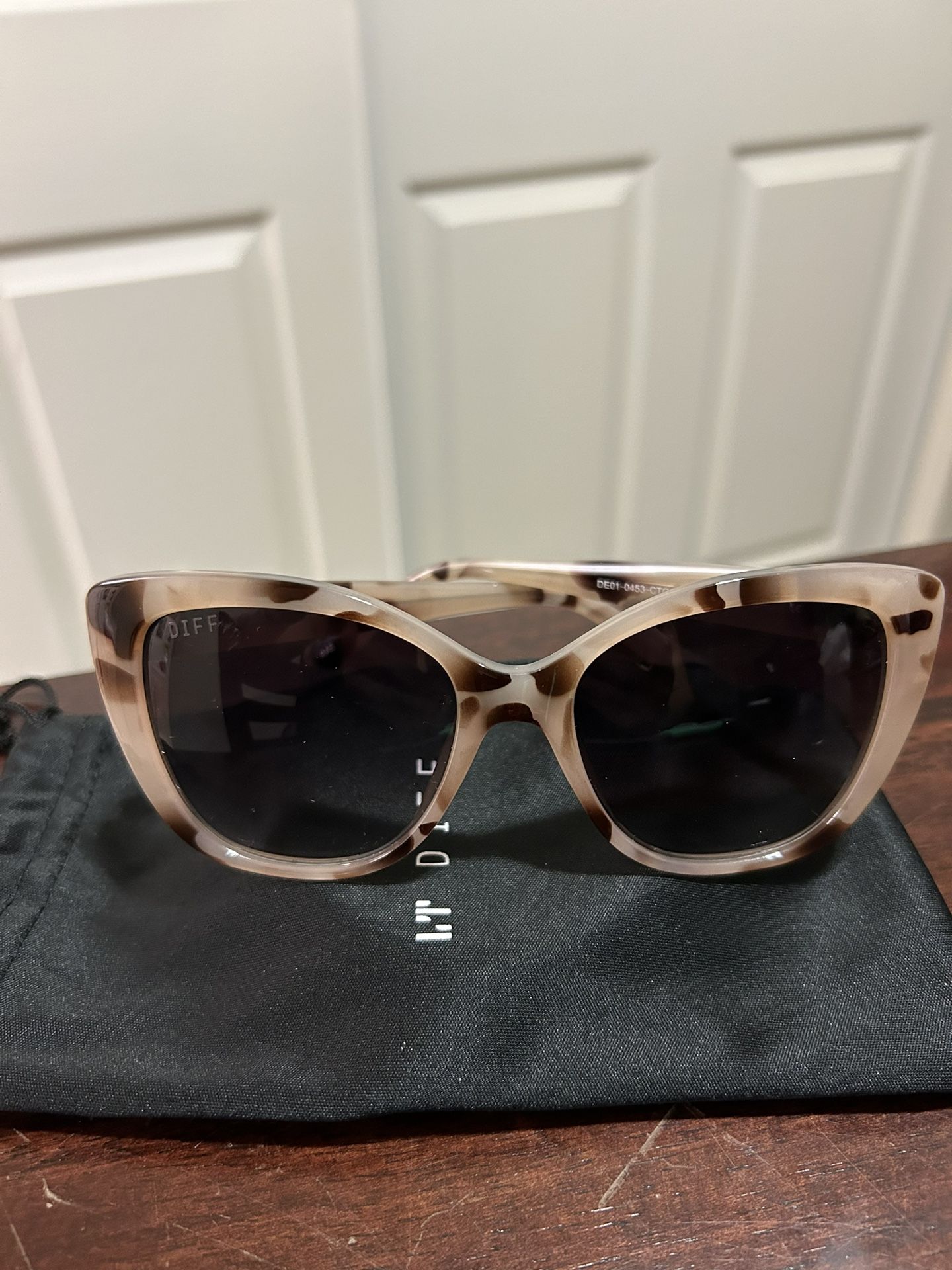  Diff Eyewear Rae Cat-Eye Sunglasses