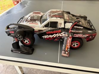 Traxxas Slash 2WD RC Truck with Remote