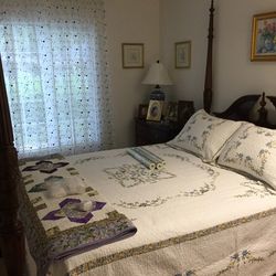 4-Post Queen Size Bed