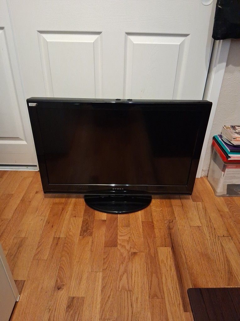 DYNEX 32" (32 Inch) TV (Works!) (Retro Gaming TV) (Xbox 360 TV)