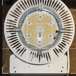LIGHT 200W , 4000K Lumens Only Asking $20