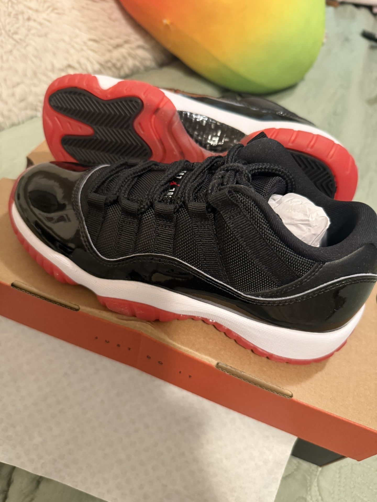 Jordan 11 Low Bred