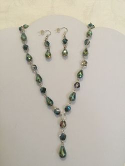 Glass Beads Necklace Earrings Set.