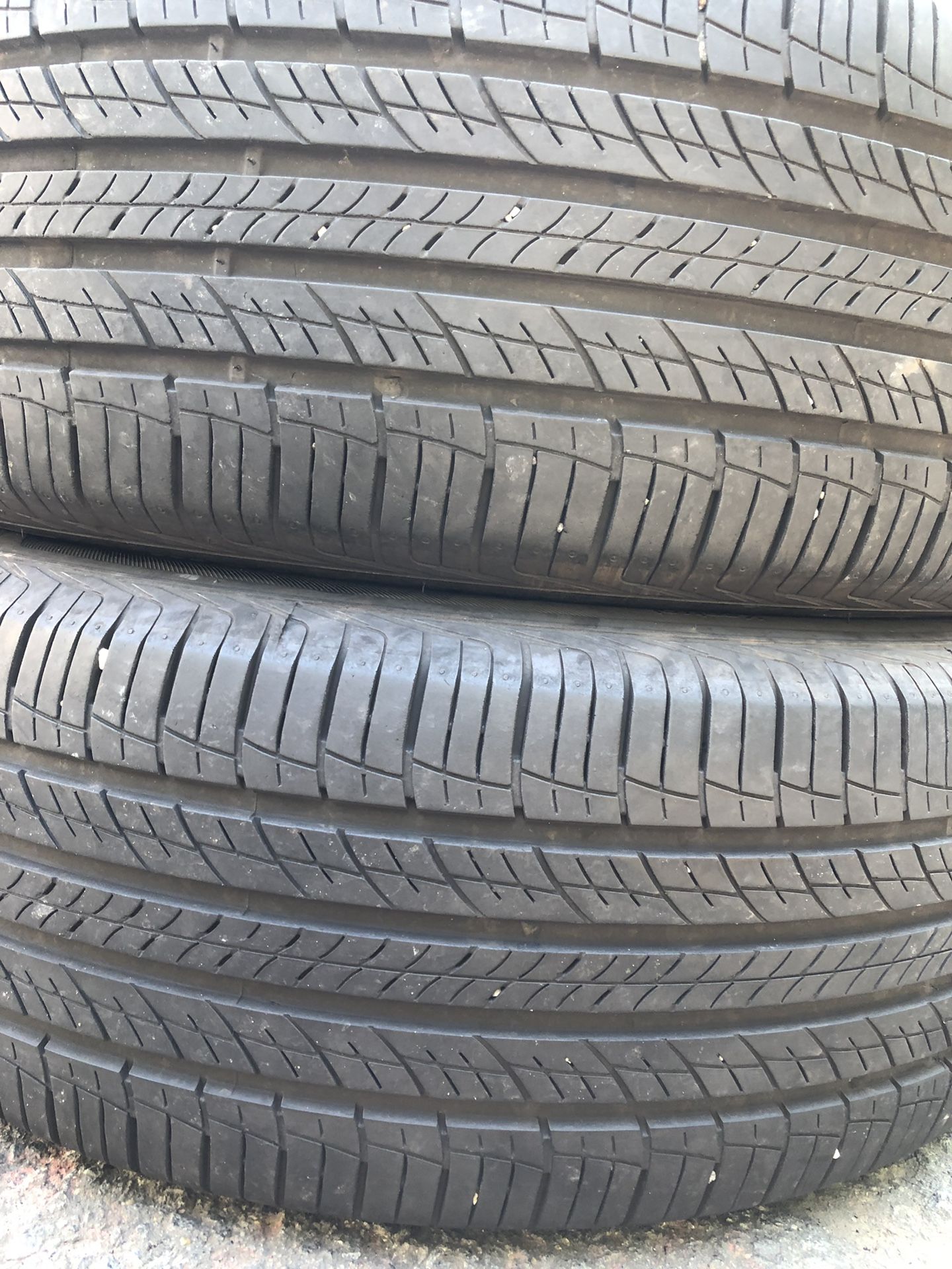 Two used tire 235/55R20 HANKOOK DYNAPRO one used tire have one patch two used tire $150 2 llantas usadas 235/55R20 HANKOOK DYNAPRO una tiene parche p