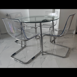 Glass Dining Table with 4 Clear Acrylic Chairs