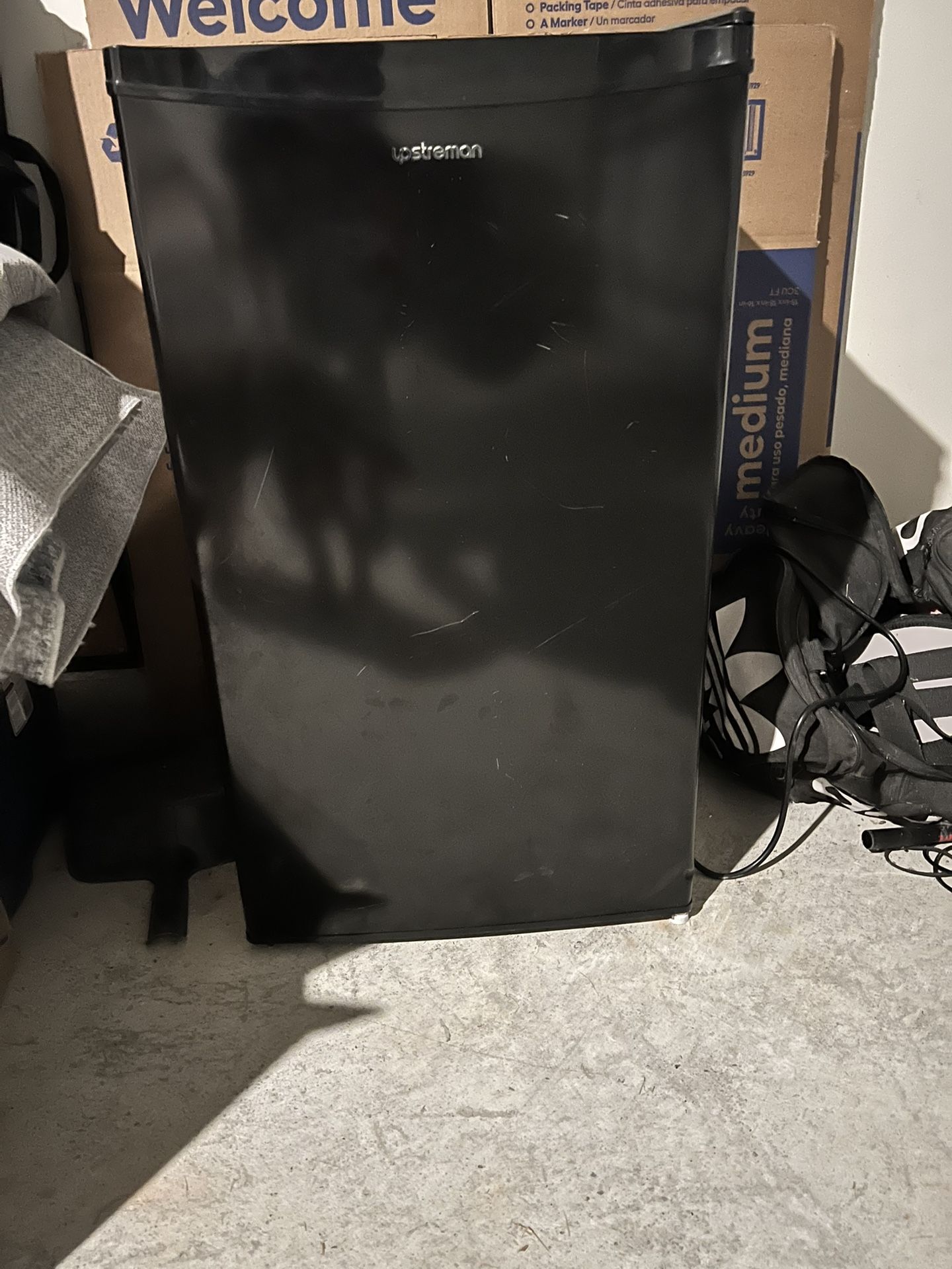 Upstreman Black Mini Fridge 3.2 cu ft