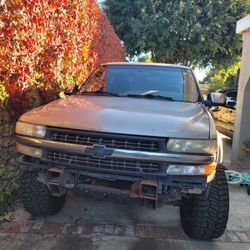 2002 Chevy 1500 HD Part Out