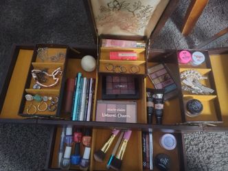 Vintage Jewelry & Makeup Organizer Box with Contents
