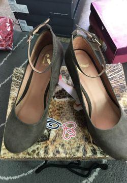 Olive green REPORT Wedges Size 8