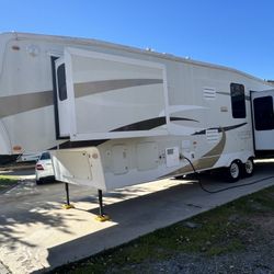 2007 wyoming by coachmen 3 slides out 38 ft
