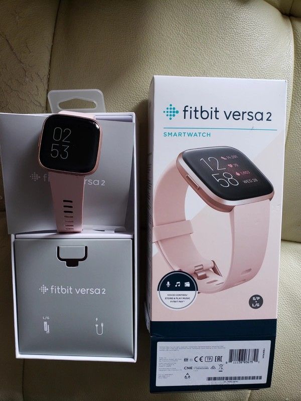 Fitbit 2 plus 2 chargers