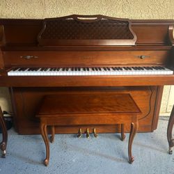 Beautiful Sound Kawai Piano / Delivery Included! 