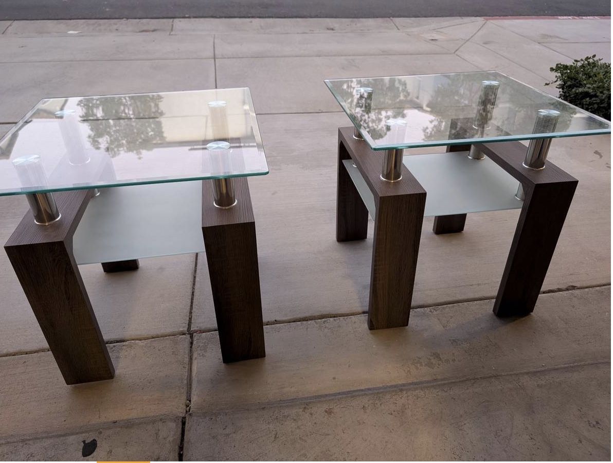 LUXURIOUS SQUARE TOP GLASS( END TABLE /SIDE TABLE)