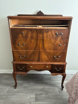 Dresser