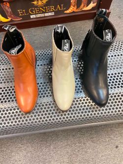 Botines charros de piel marca El Canelo