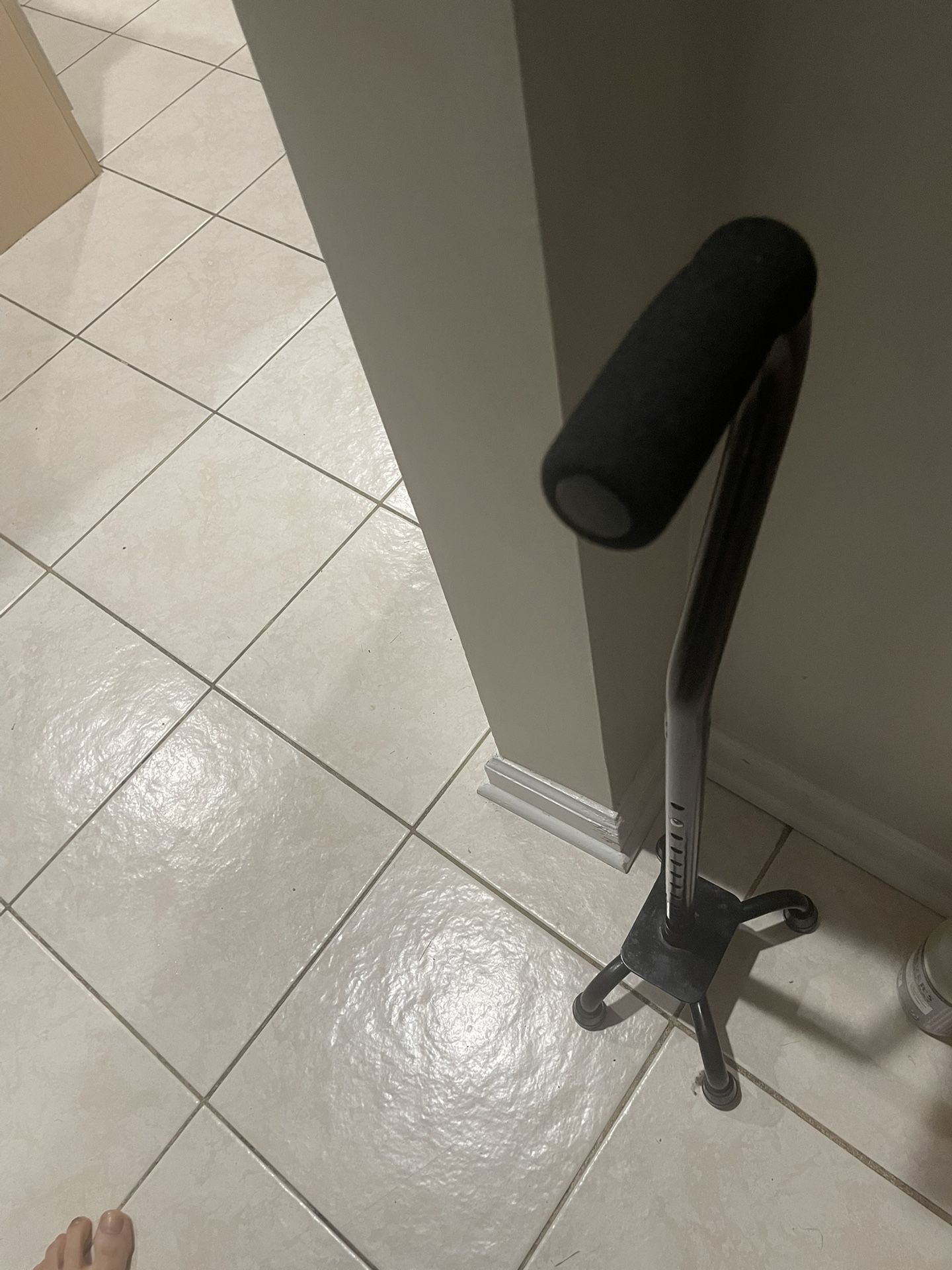 Quad Cane (300 lb) - Adjustable Walking Cane with A Large 4 Pronged Base for Extra Balance & Stability, Walking Canes For Seniors, Walking Cane For Me