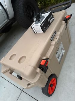 Pelican ice chest 80.QT./  76.L.. with the matching pelican flashlight seven 7060. Rechargeable both items are made in the USA. 🇺🇸 $599