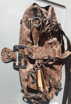 Guess Purse good condition authentic.
