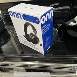 onn onn Wireless Gaming Headset Compatible with PlayStation 5, Bluetooth/2.4GHZ, 