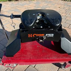 Curt Q25 Fifth Wheel Hitch
