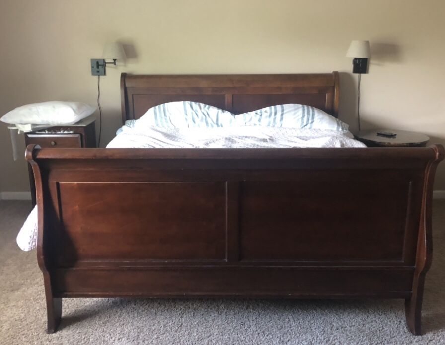 King Sleigh Bed 